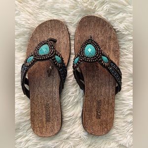 Kenneth Cole Reaction Embellished Sandals in US size 9 medium